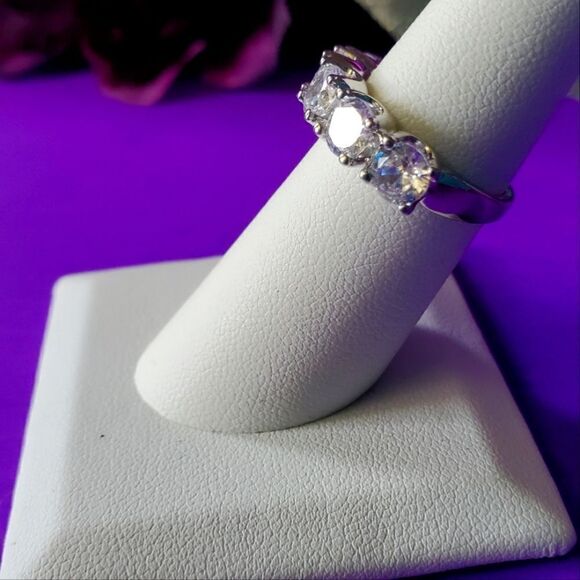 5 Stone 2ct. Moissanite VVS1 White Gold On Sterling Silver Size 7 - Picture 3 of 5